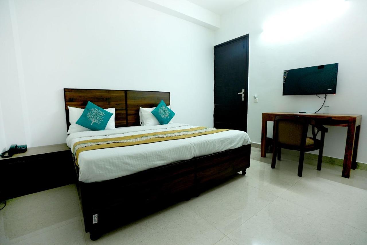Gupta Residency Near Ajnara Heritage Noida Ngoại thất bức ảnh