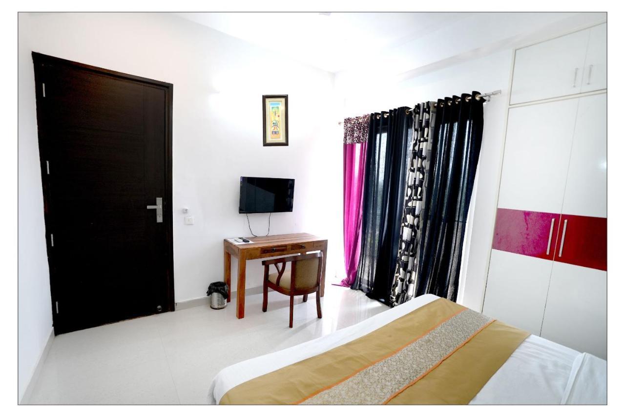 Gupta Residency Near Ajnara Heritage Noida Ngoại thất bức ảnh